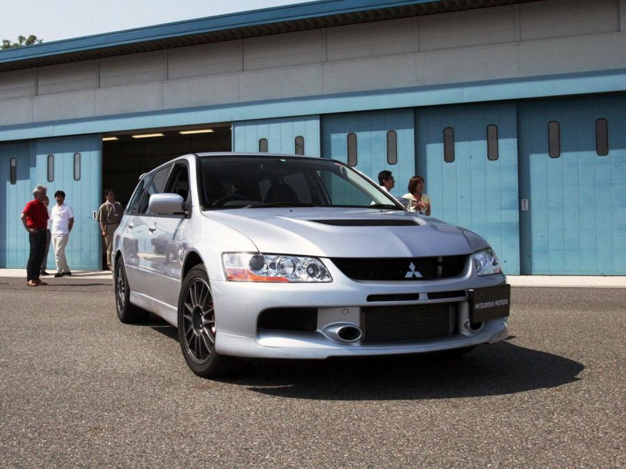  Mitsubishi Lancer Evolution IX Wagon 2005 года  (фото 18 из 22)